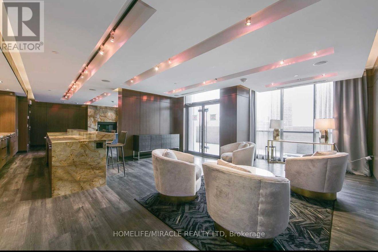 1604 - 1 The Esplanade, Toronto, Ontario  M5E 0A8 - Photo 18 - C12573198