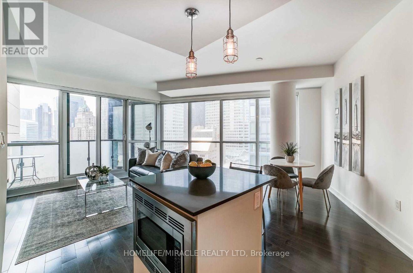 1604 - 1 The Esplanade, Toronto, Ontario  M5E 0A8 - Photo 2 - C12573198