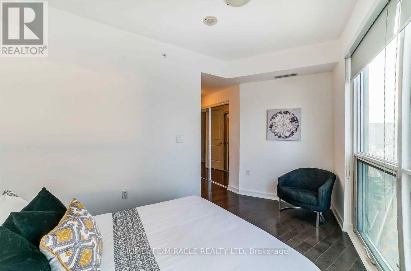 1604 - 1 The Esplanade, Toronto, Ontario  M5E 0A8 - Photo 17 - C12573198