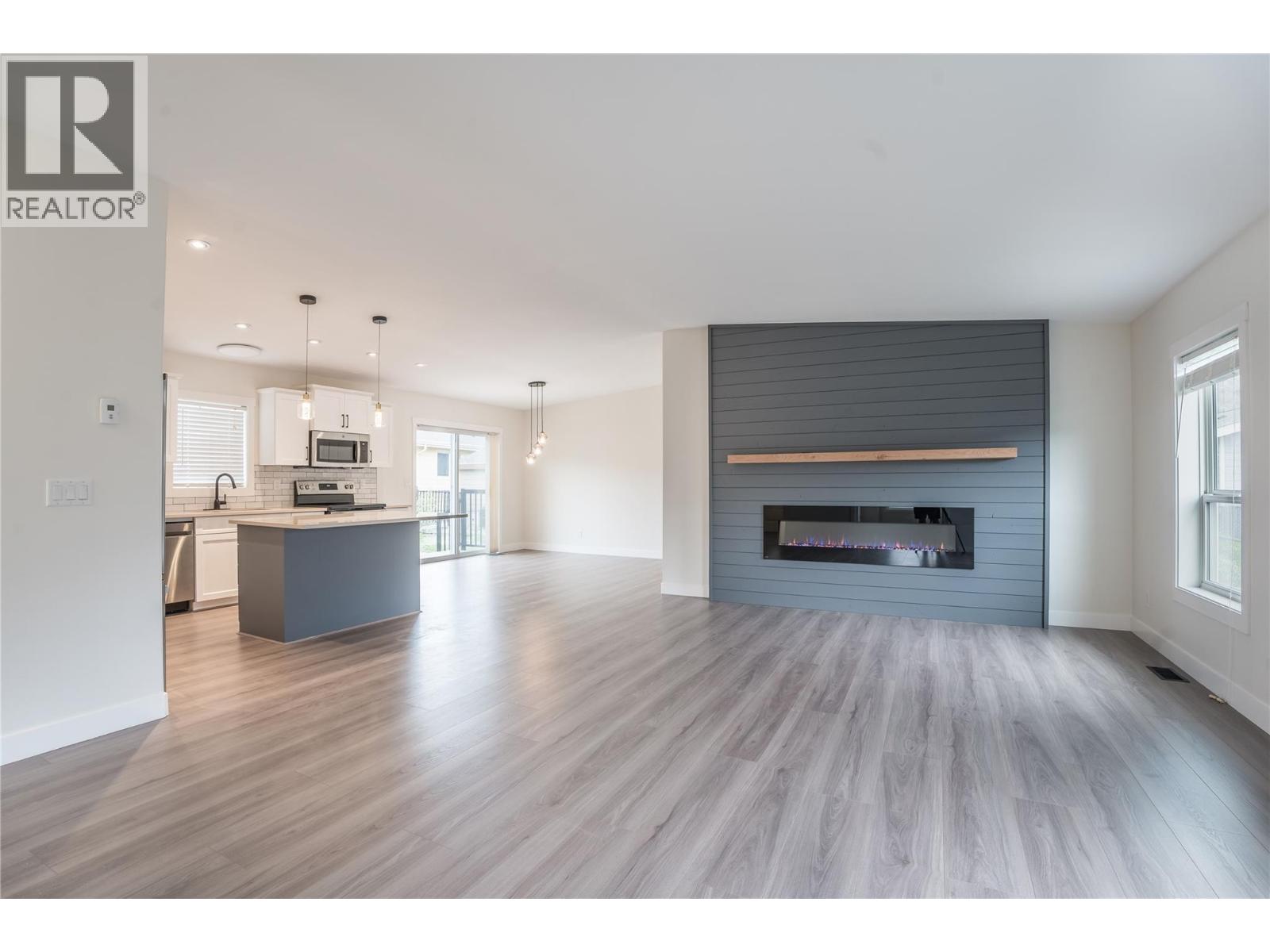 8300 Gallagher Lake Frontage Road Unit# 70, Oliver, British Columbia  V0H 1T0 - Photo 2 - 10379947