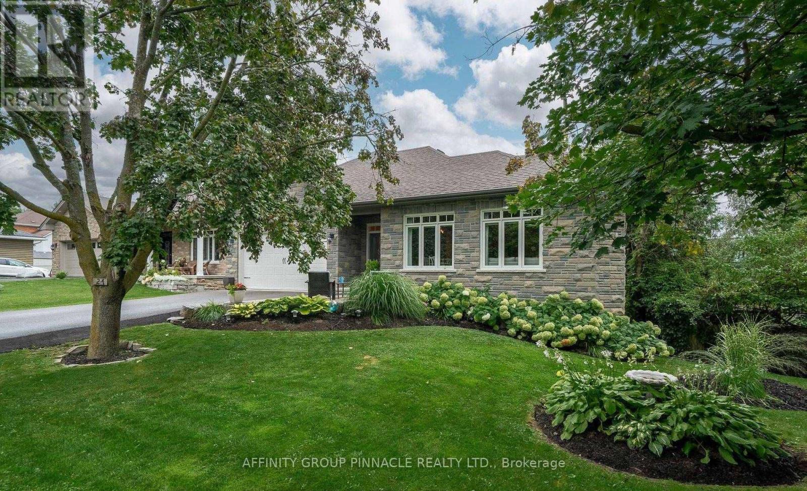 27 Church Street S, Brock, Ontario  L0C 1H0 - Photo 2 - N12897402