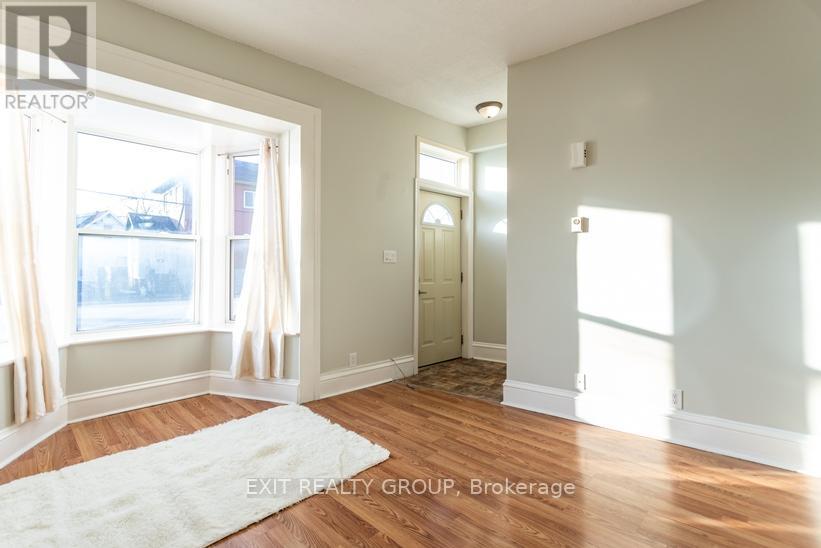 56 Moira Street W, Belleville (Belleville Ward), Ontario  K8P 1S3 - Photo 4 - X12897398