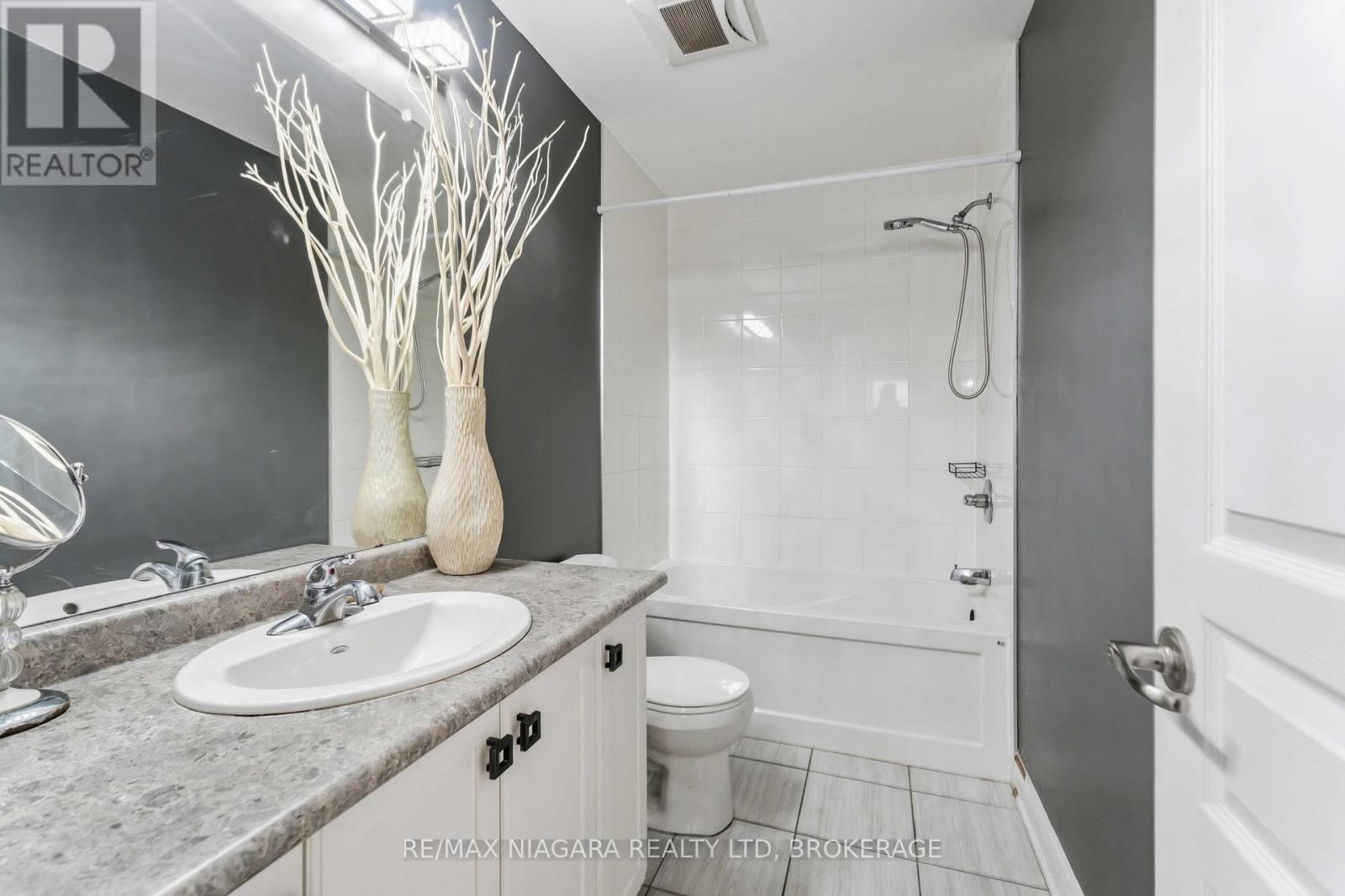 54 Severino Circle, West Lincoln, Ontario  L0R 2A0 - Photo 16 - X12897370