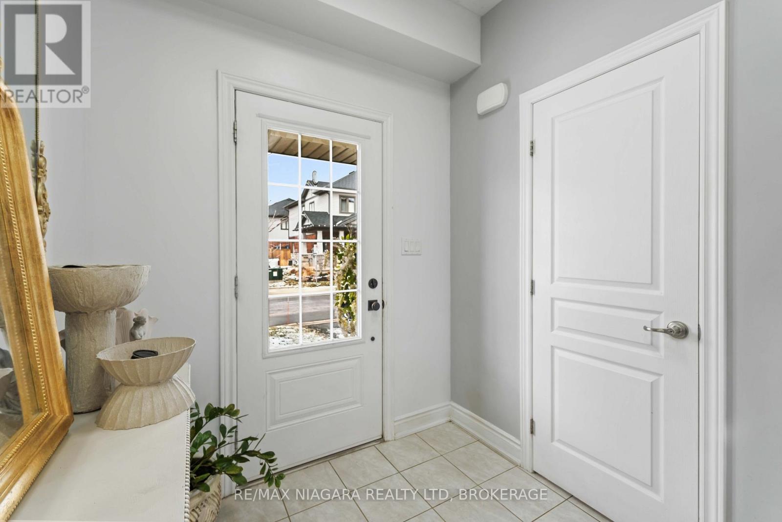 54 Severino Circle, West Lincoln, Ontario  L0R 2A0 - Photo 2 - X12897370