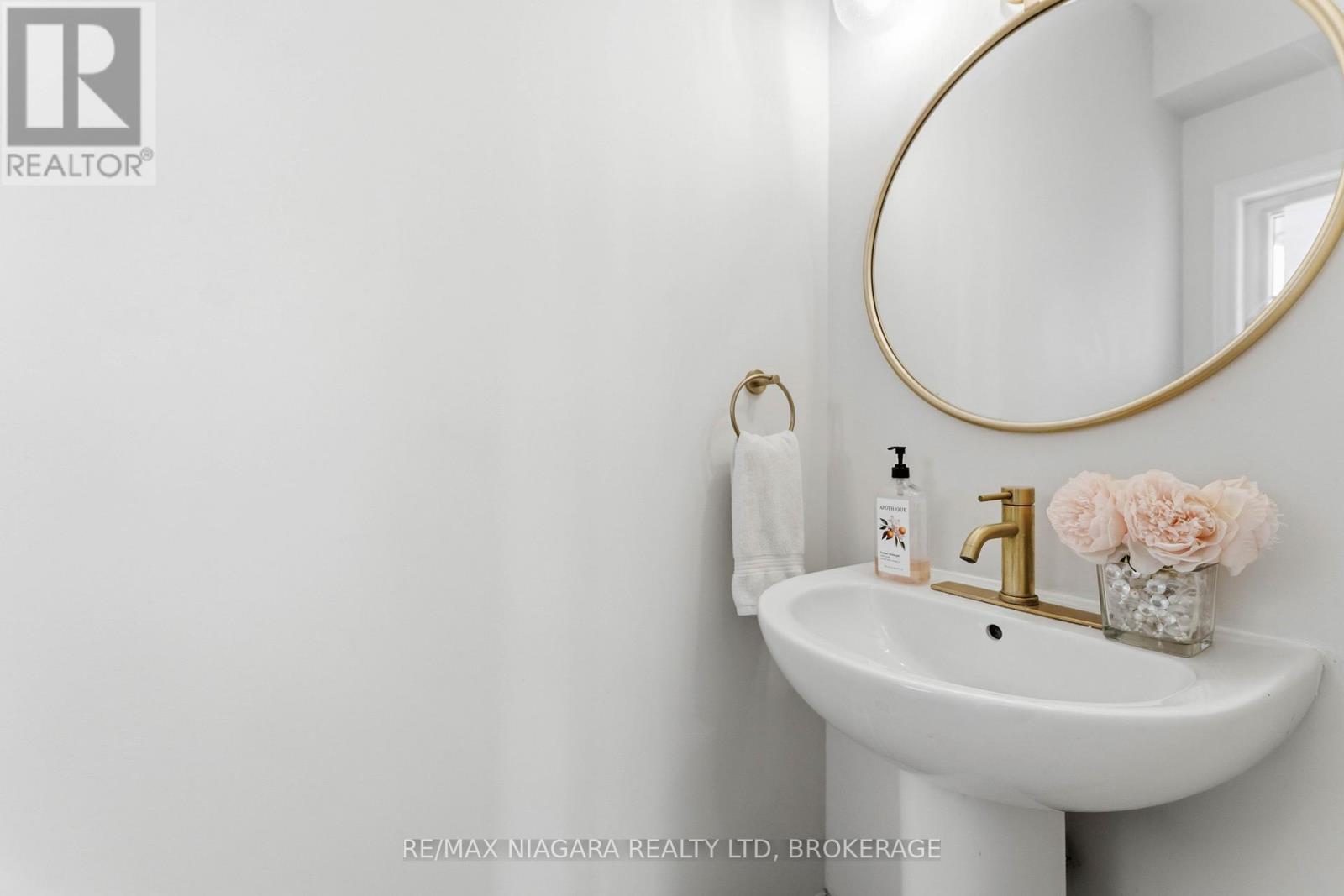 54 Severino Circle, West Lincoln, Ontario  L0R 2A0 - Photo 3 - X12897370