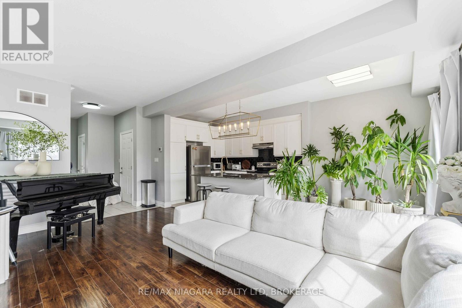 54 Severino Circle, West Lincoln, Ontario  L0R 2A0 - Photo 6 - X12897370