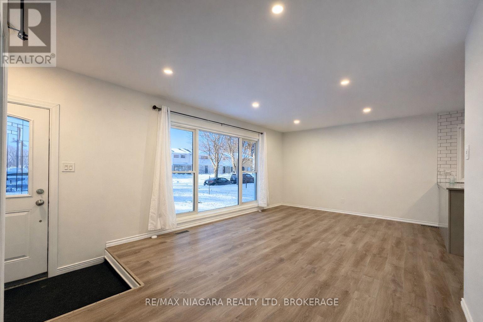 128 Toulon Crescent, London East, Ontario  N5V 1J5 - Photo 4 - X12897412