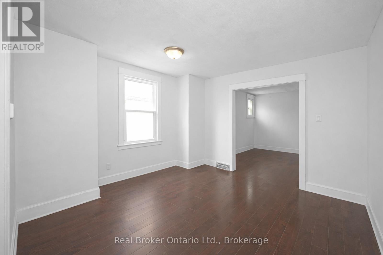 43 Sterling Street, Hamilton, Ontario  L8S 4H6 - Photo 10 - X12897302