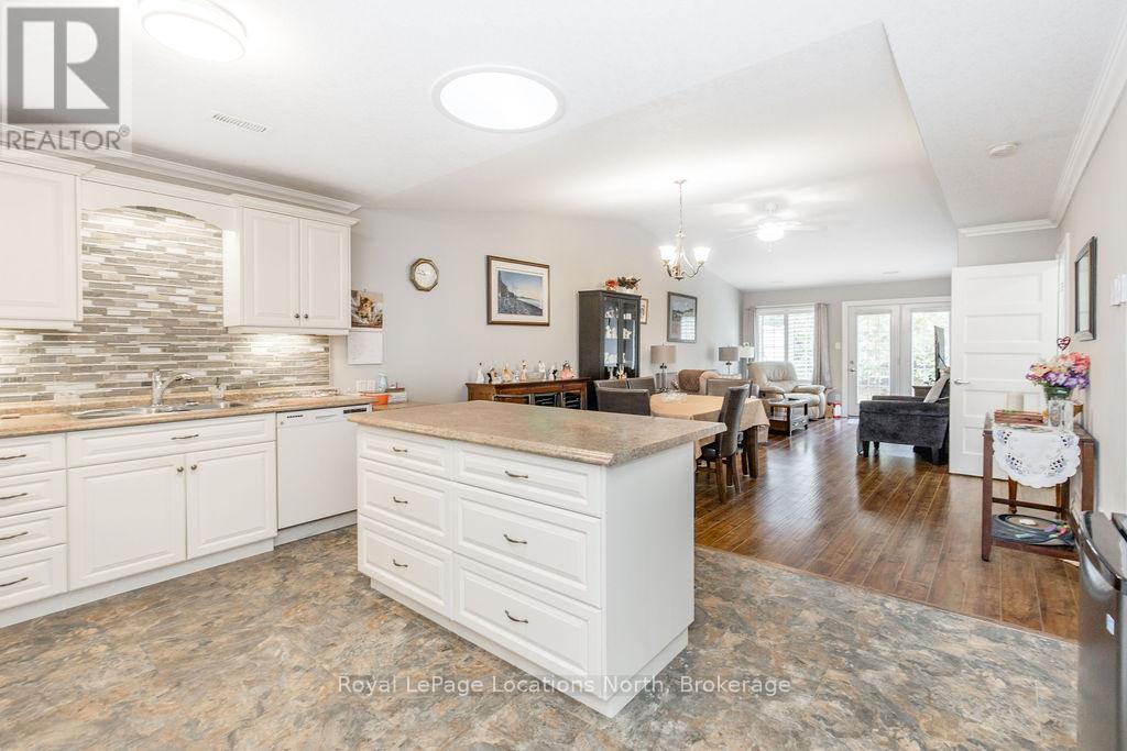 47 Clover Crescent, Wasaga Beach, Ontario  L9Z 0G4 - Photo 4 - S12897326