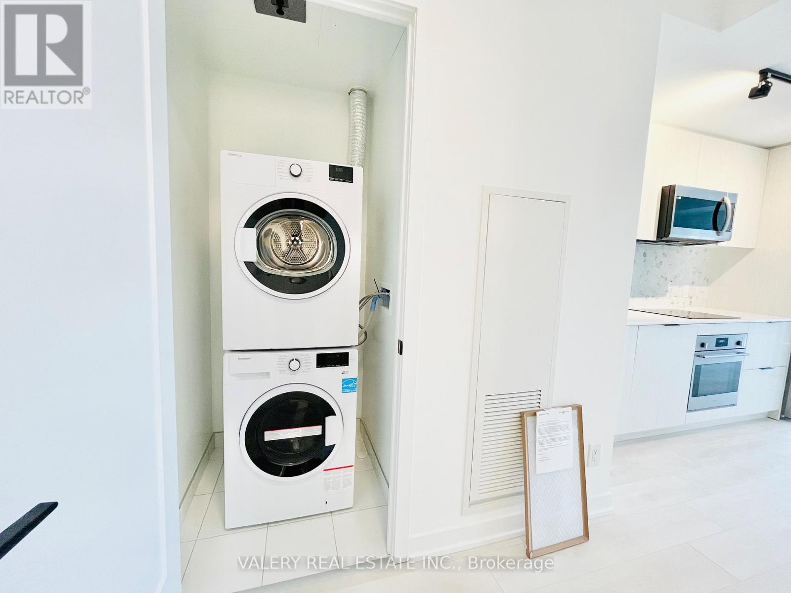 5 Defries Street, Toronto, Ontario  M5A 3R4 - Photo 14 - C12897358