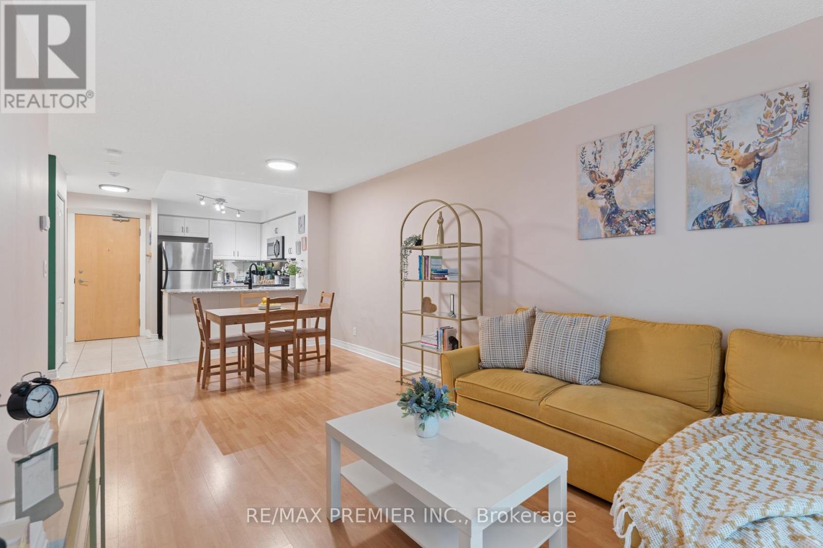 #307 - 212 Eglinton Avenue E, Toronto (Mount Pleasant West), Ontario  M4P 0A3 - Photo 2 - C12897418