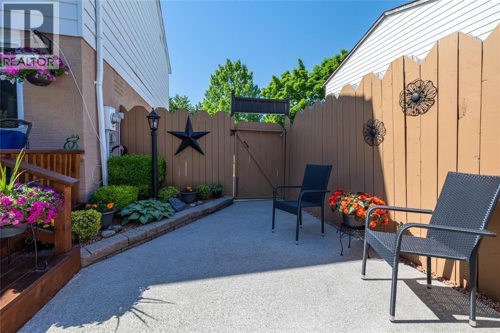 1103 Cardiff Court, Sarnia, Ontario  N7S 4B6 - Photo 6 - 26005674