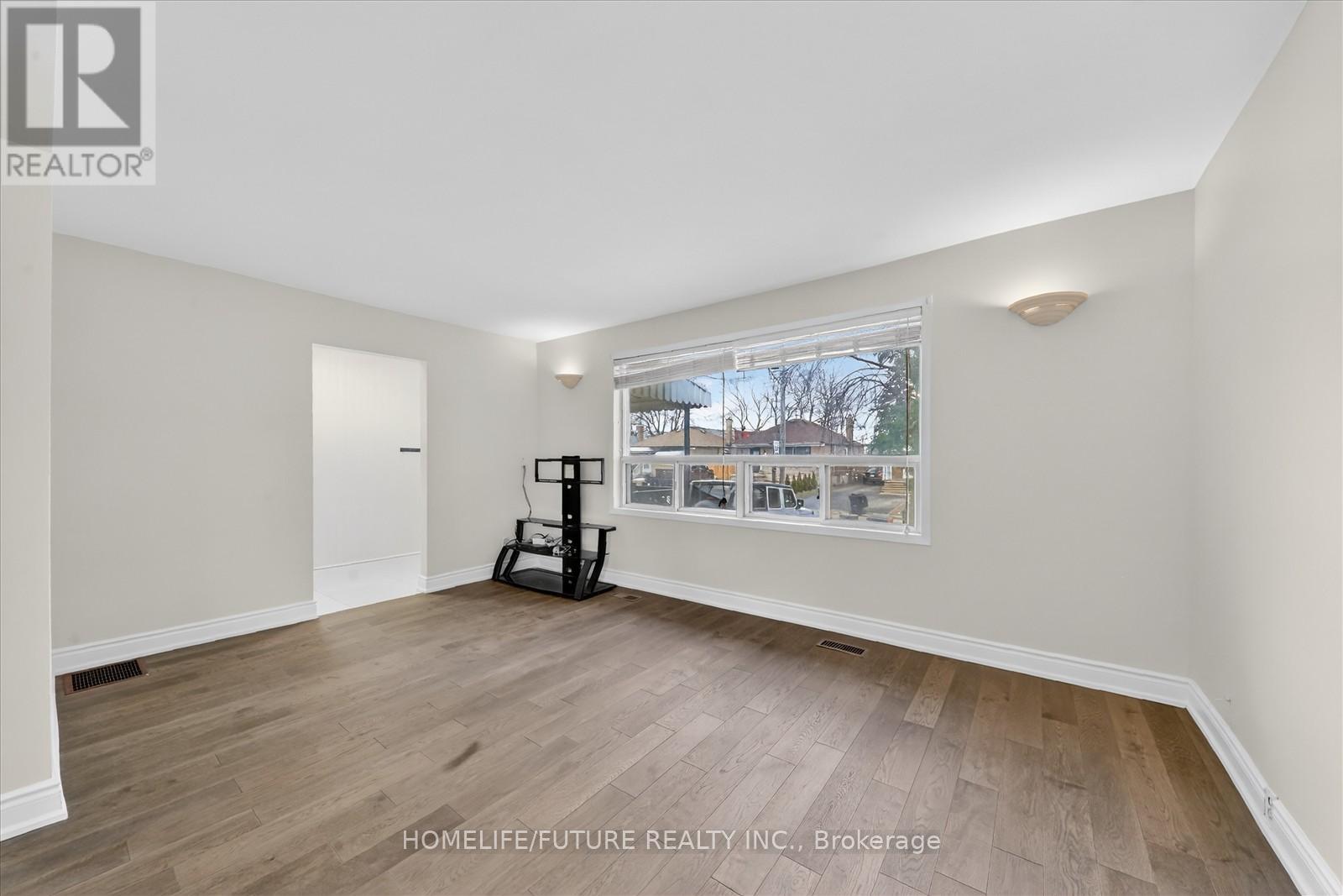 Main - 229 Flora Drive, Toronto, Ontario  M1P 1B2 - Photo 8 - E12882776