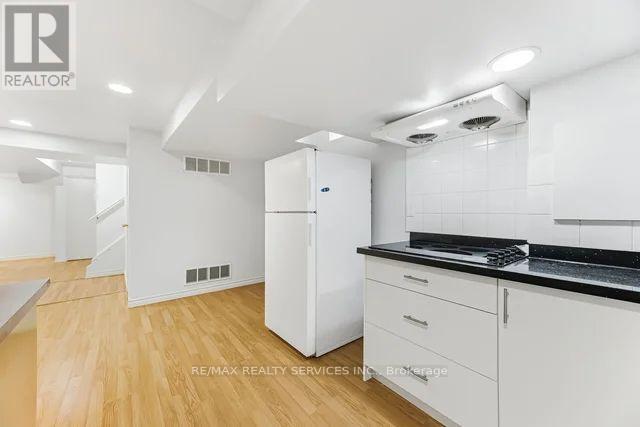 103 Starhill Crescent, Brampton, Ontario  L6R 2P8 - Photo 32 - W12897226