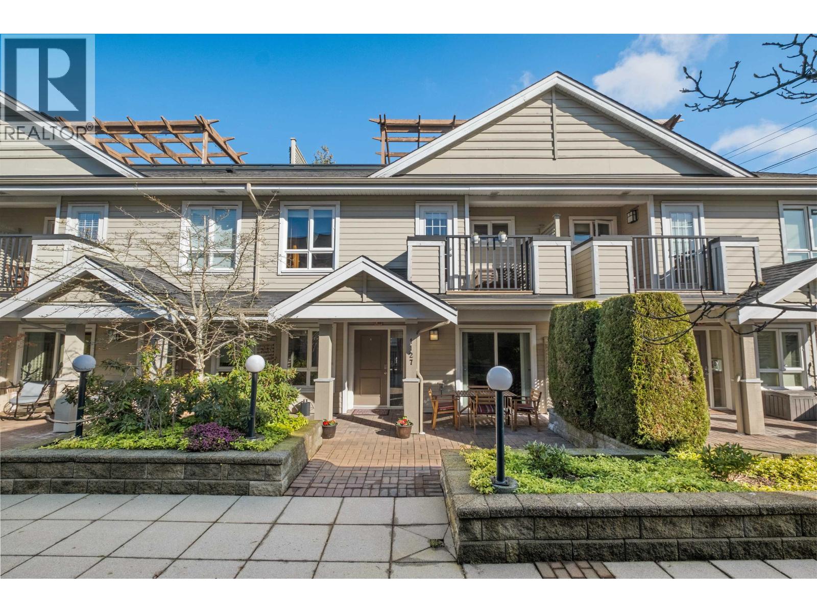 1127 St. Andrews Avenue, North Vancouver, British Columbia  V7L 0A6 - Photo 2 - R3100978