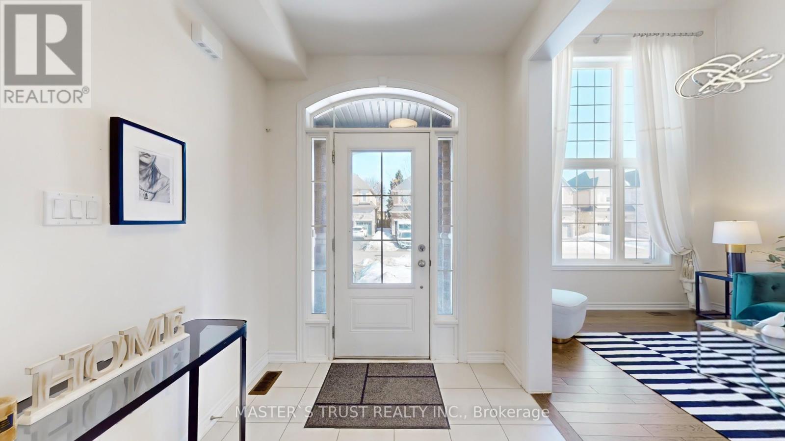 68 Alf Neely Way, Newmarket, Ontario  L3Y 0C6 - Photo 2 - N12897344