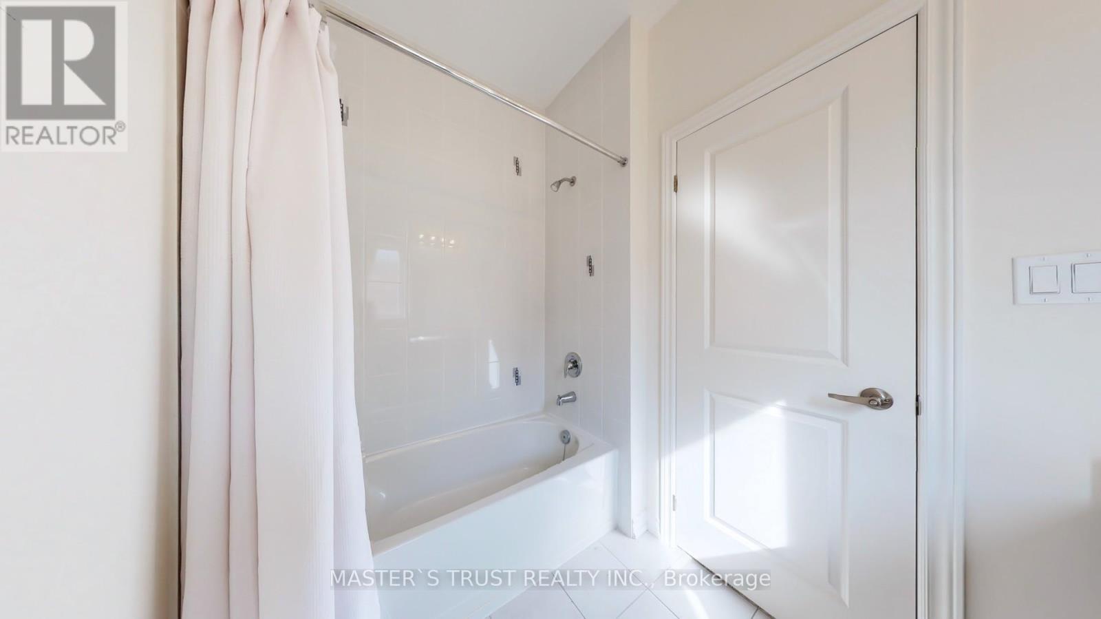 68 Alf Neely Way, Newmarket, Ontario  L3Y 0C6 - Photo 38 - N12897344