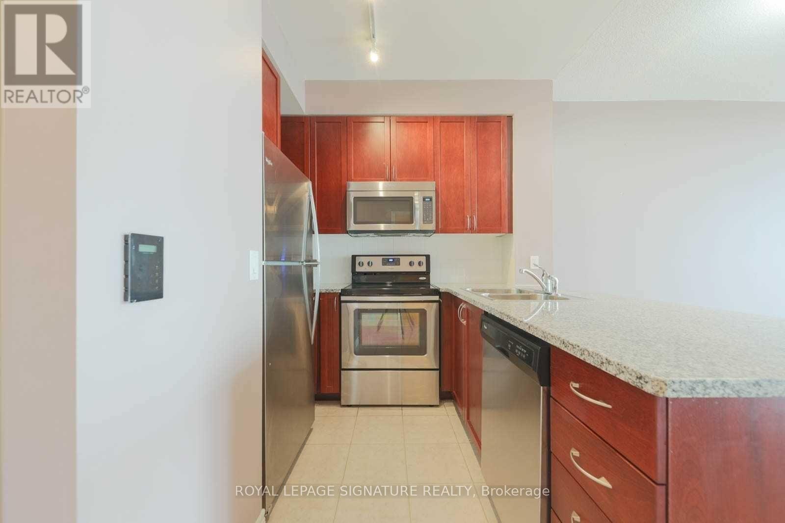 2207 - 339 Rathburn Road W, Mississauga, Ontario  L5B 0C8 - Photo 2 - W12897290