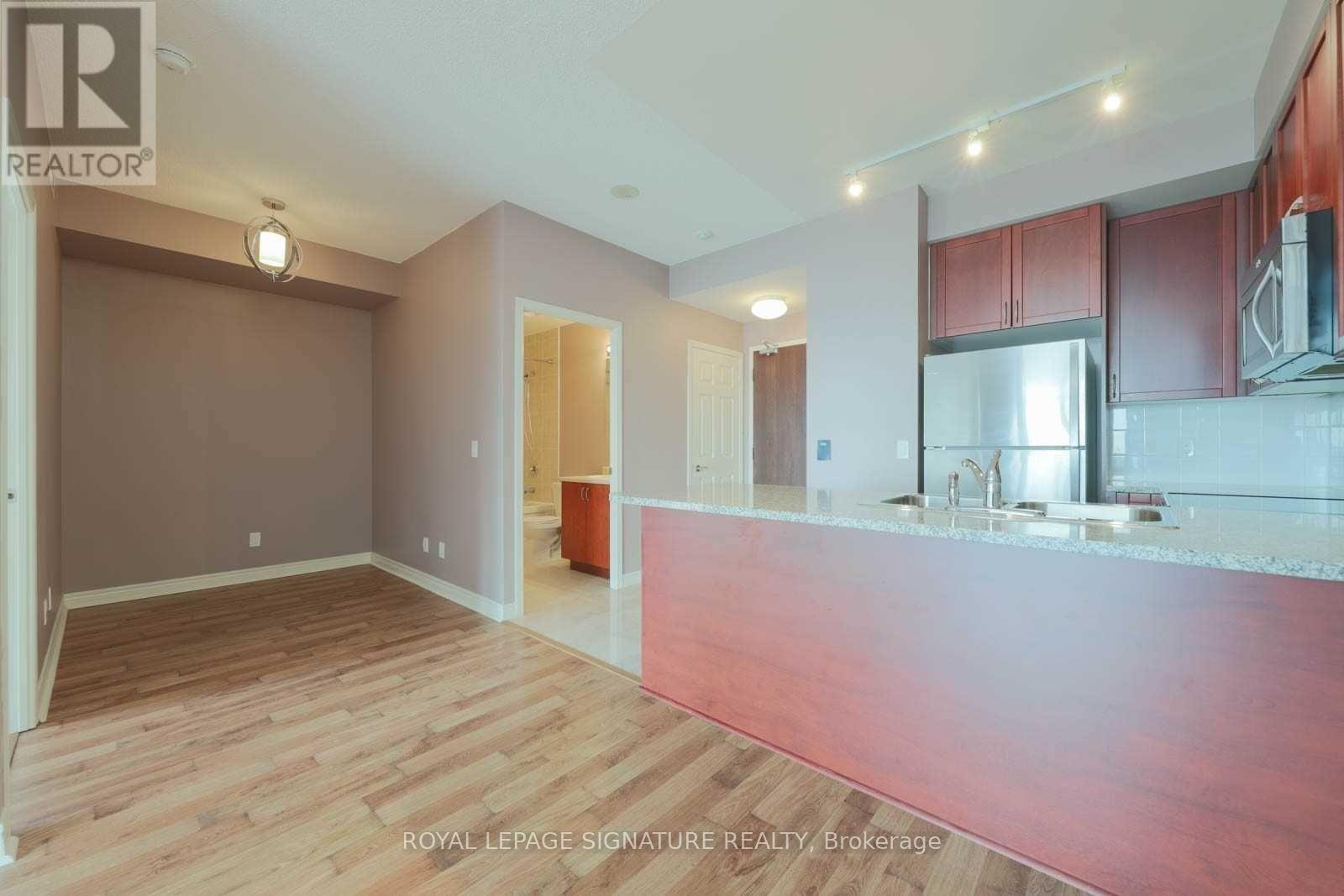 2207 - 339 Rathburn Road W, Mississauga, Ontario  L5B 0C8 - Photo 5 - W12897290