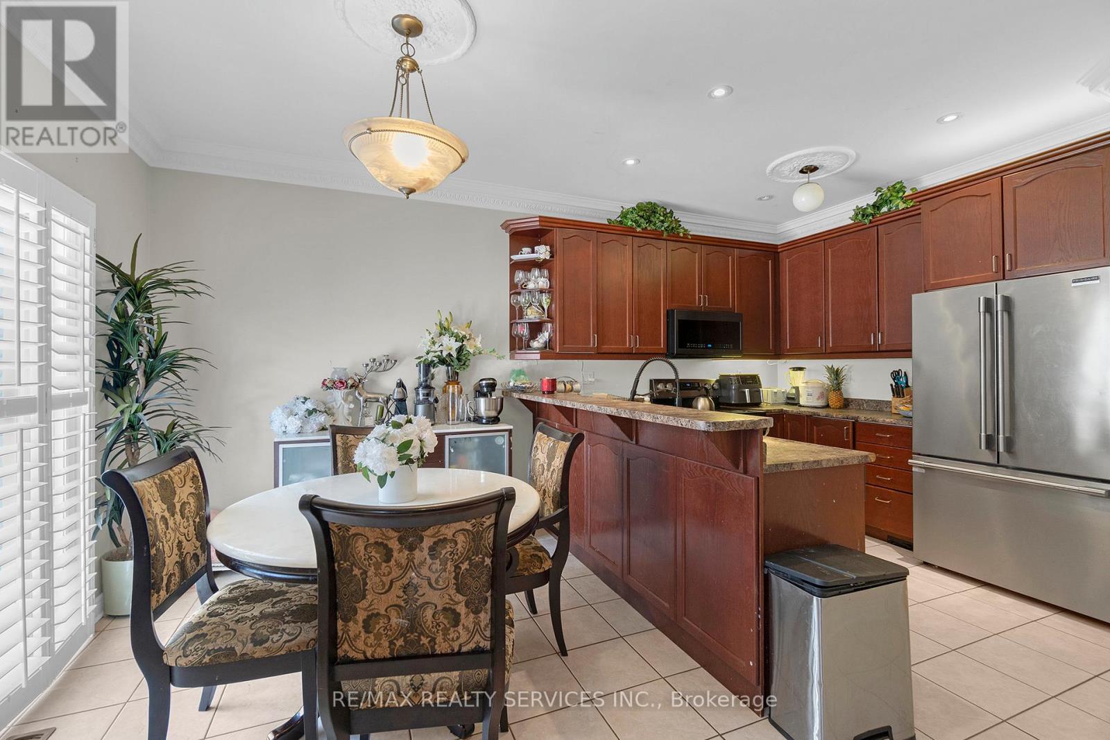 43 Masters Green Crescent, Brampton, Ontario  L7A 3K6 - Photo 11 - W12897296