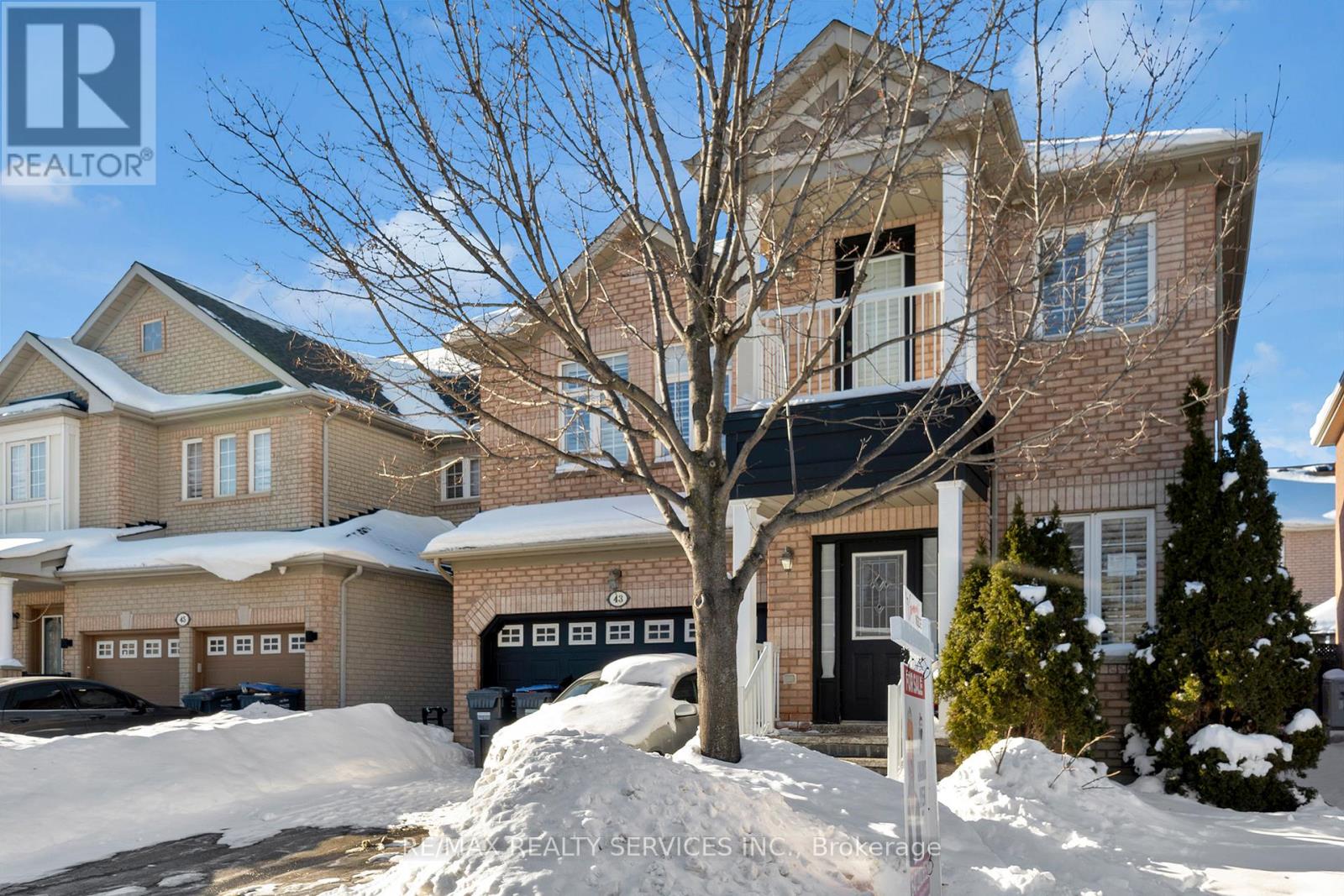 43 Masters Green Crescent, Brampton, Ontario  L7A 3K6 - Photo 4 - W12897296