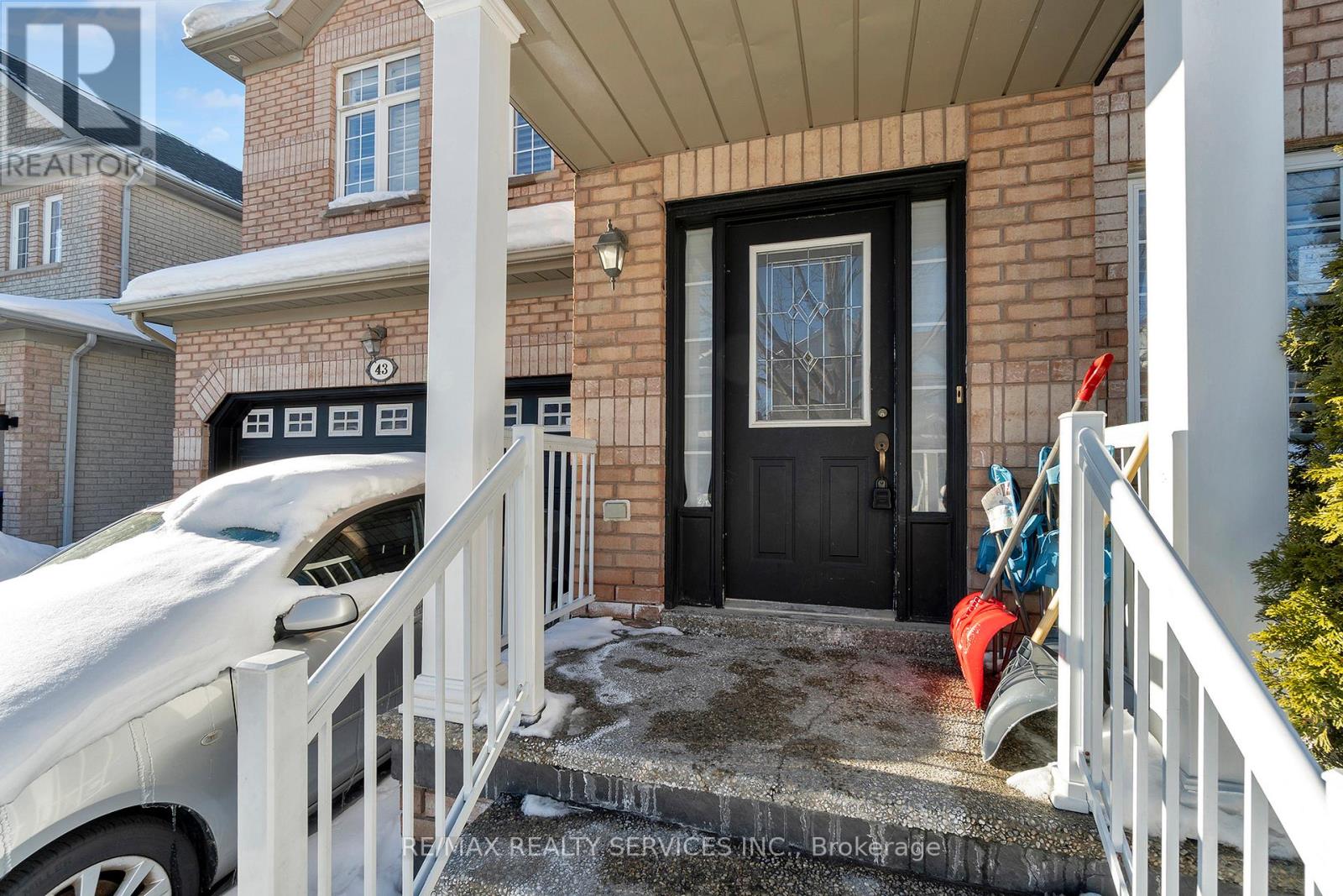 43 Masters Green Crescent, Brampton, Ontario  L7A 3K6 - Photo 6 - W12897296