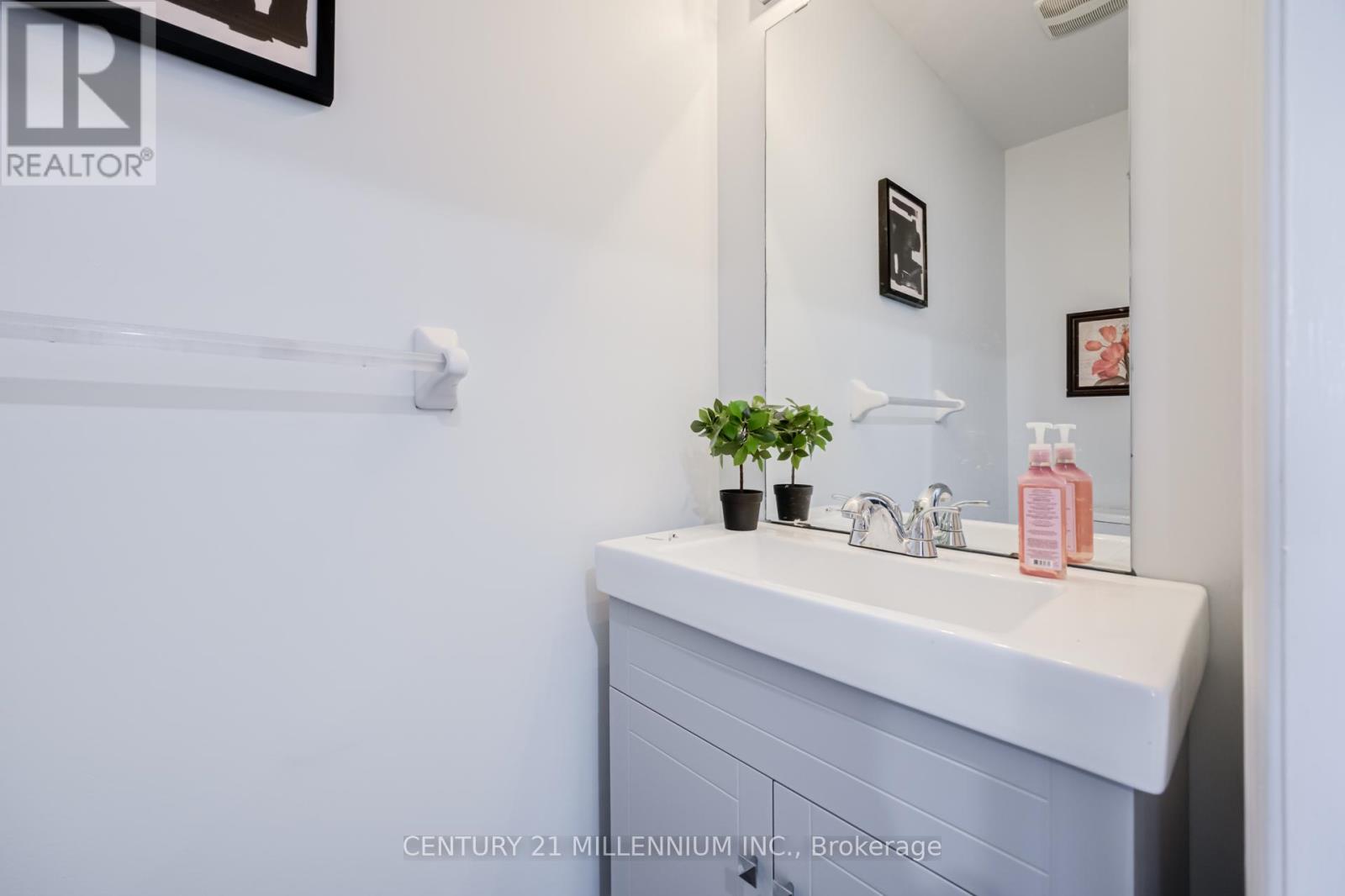 38 - 1015 Galesway Boulevard E, Mississauga, Ontario  L5V 0A8 - Photo 7 - W12897340