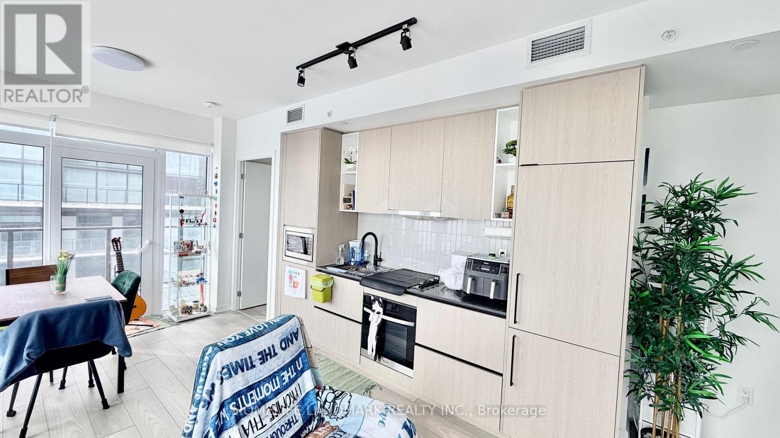 2509 - 1285 Dupont Street, Toronto, Ontario  M6H 0E5 - Photo 2 - W12897378