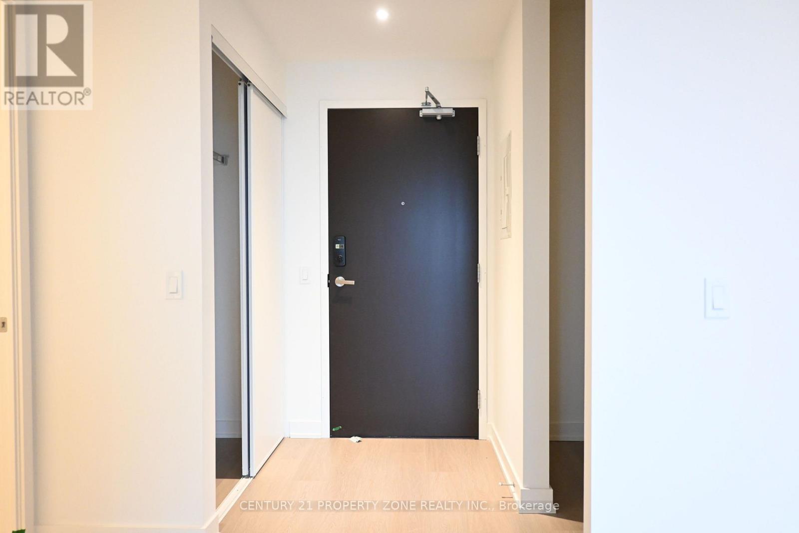 418 - 448 Burnhamthorpe Road W, Mississauga, Ontario  L5B 4M6 - Photo 2 - W12897394