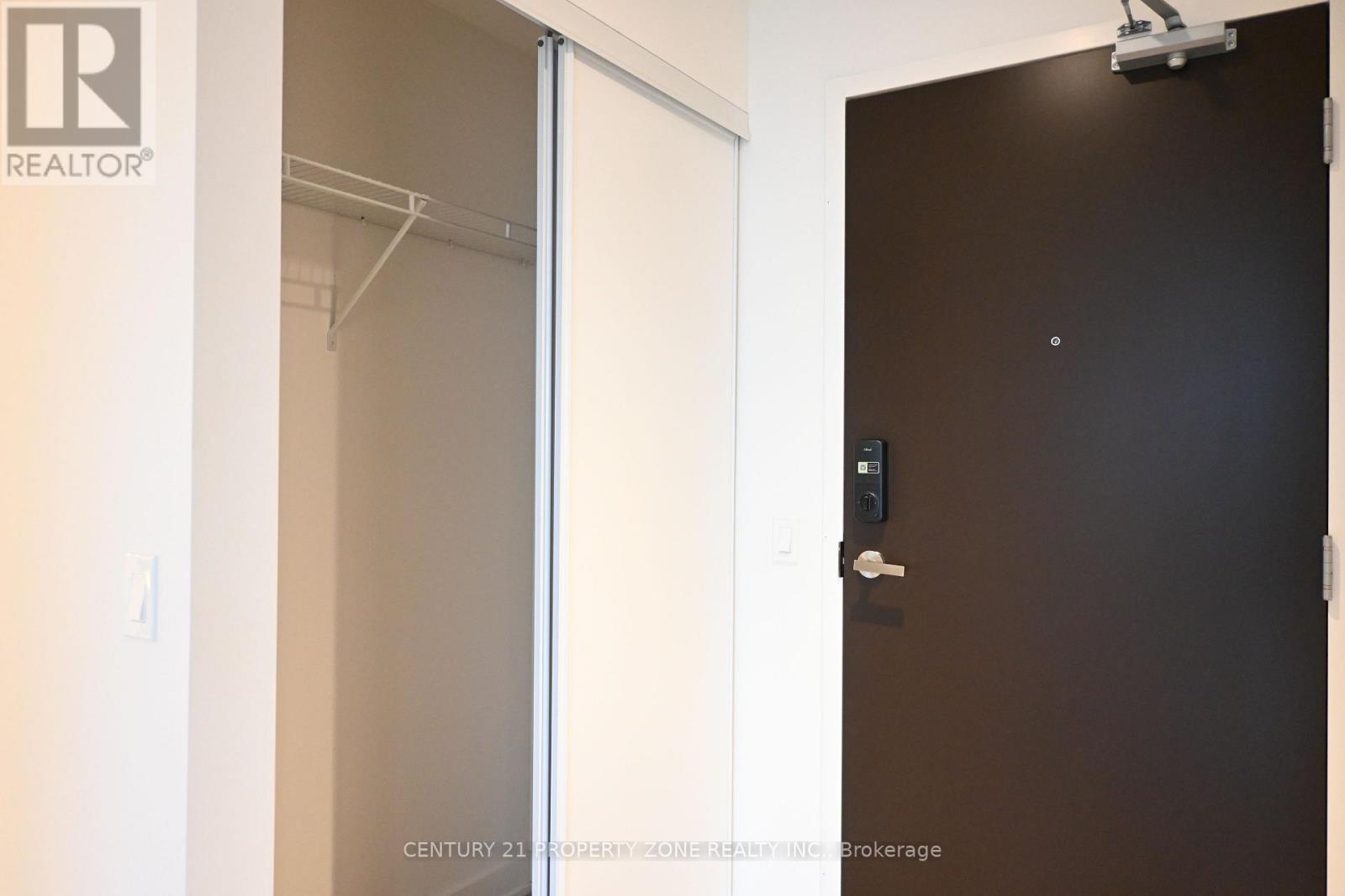 418 - 448 Burnhamthorpe Road W, Mississauga, Ontario  L5B 4M6 - Photo 3 - W12897394