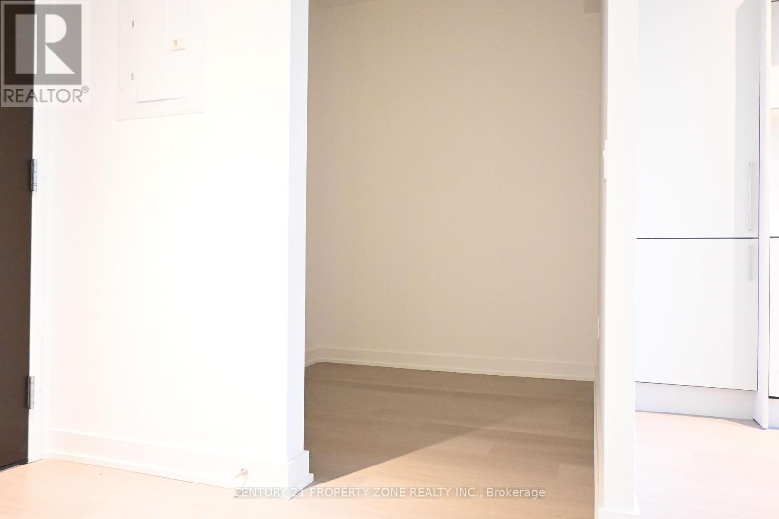 418 - 448 Burnhamthorpe Road W, Mississauga, Ontario  L5B 4M6 - Photo 4 - W12897394