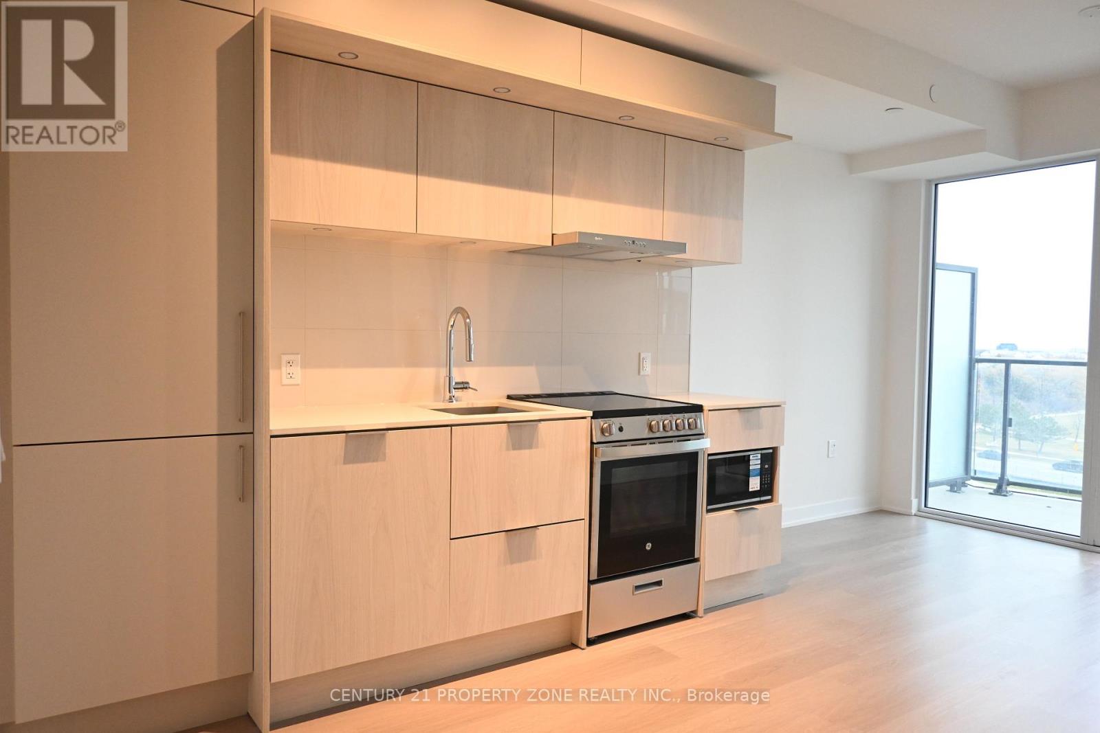 418 - 448 Burnhamthorpe Road W, Mississauga, Ontario  L5B 4M6 - Photo 5 - W12897394