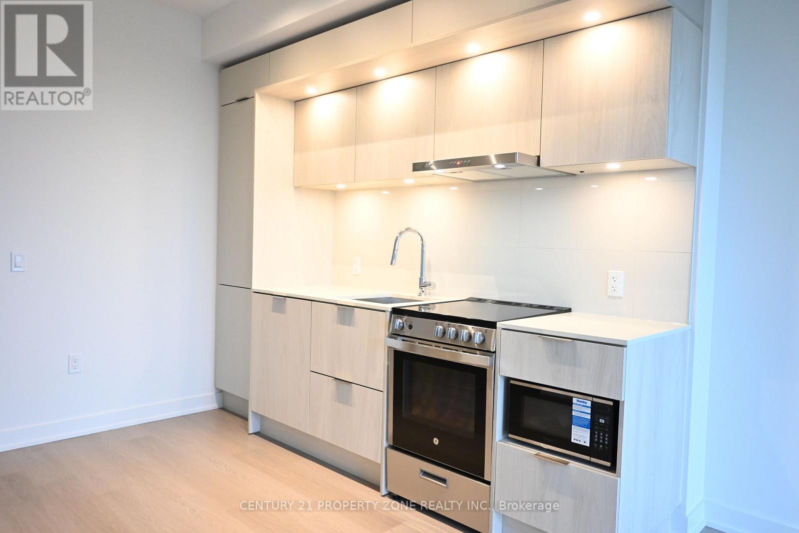 418 - 448 Burnhamthorpe Road W, Mississauga, Ontario  L5B 4M6 - Photo 6 - W12897394