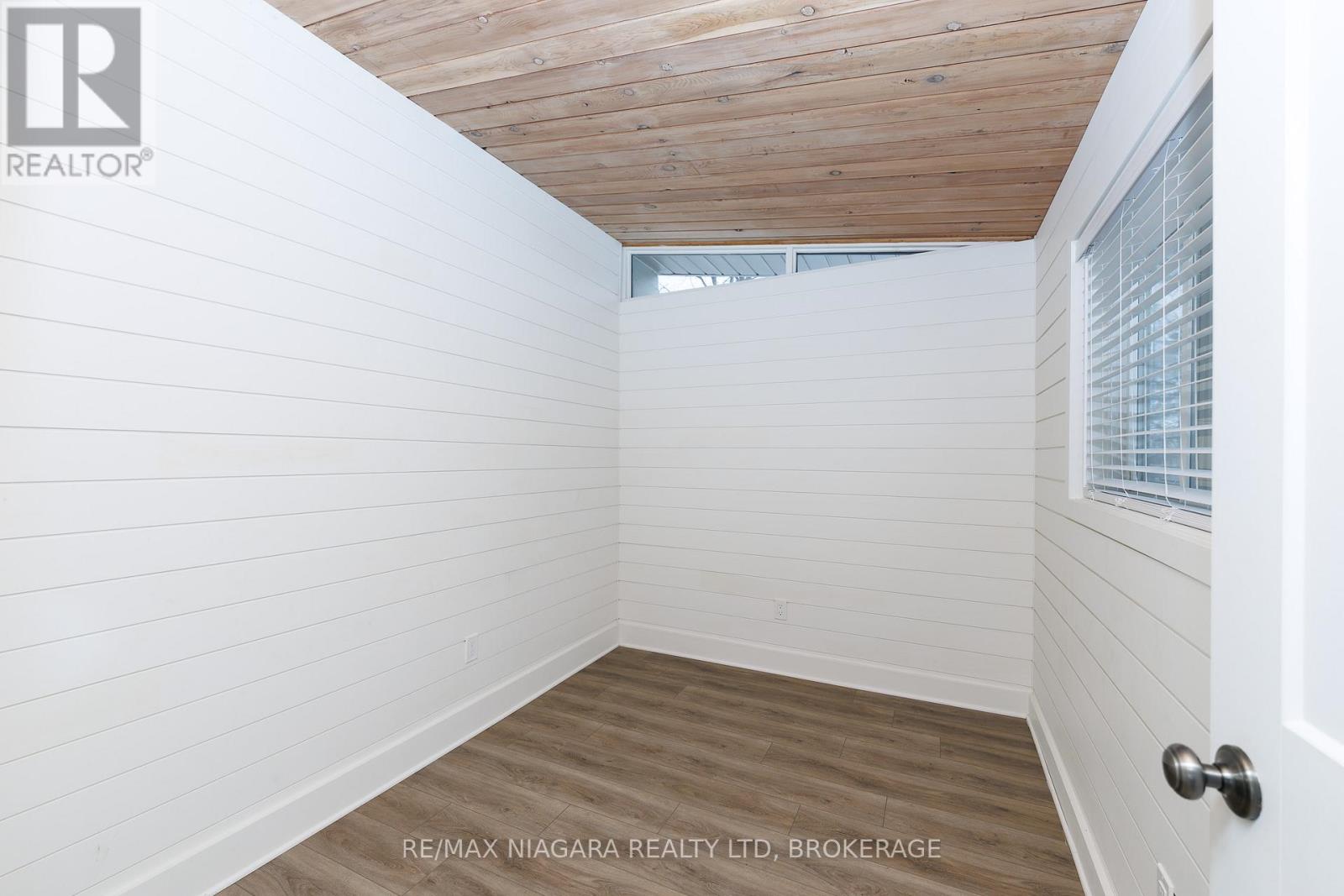 42 Mohawk Point Road, Haldimand, Ontario  N0A 1K0 - Photo 24 - X12872154