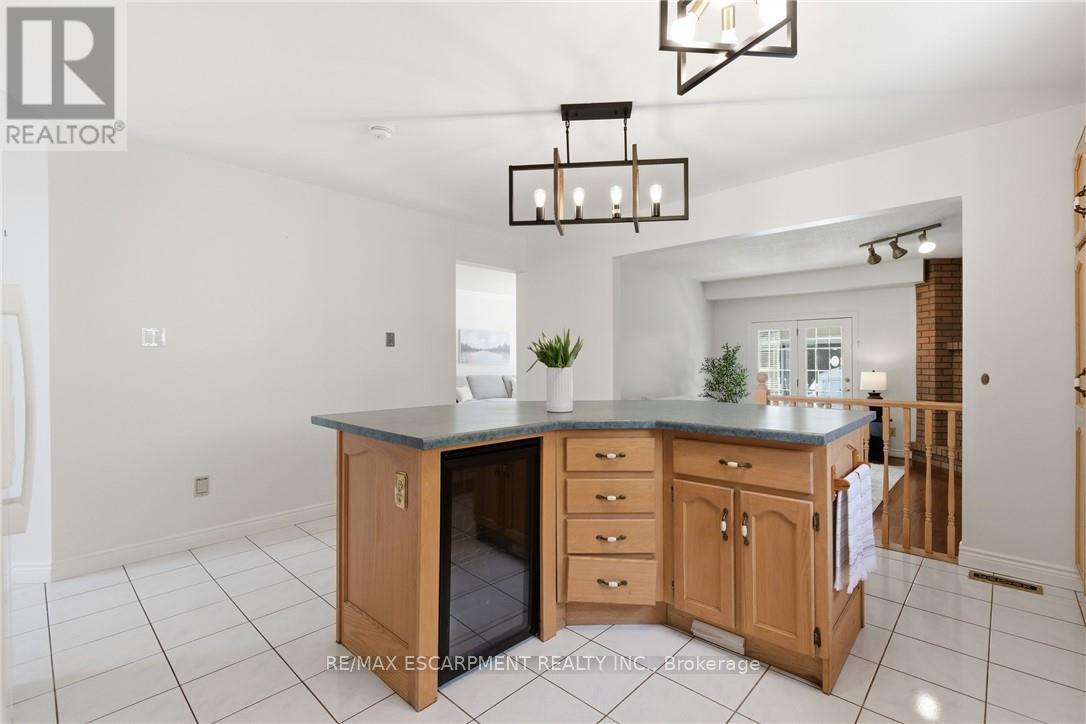 12 Sumner Crescent, Grimsby, Ontario  L3M 5E2 - Photo 15 - X12897354