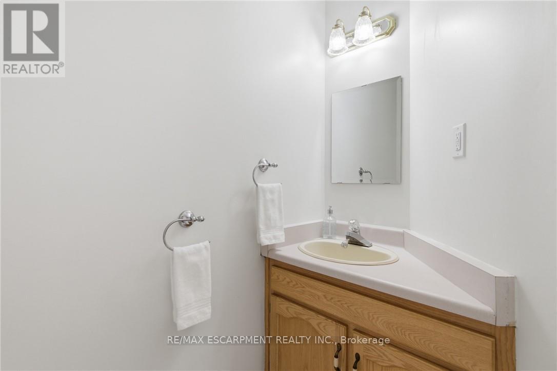 12 Sumner Crescent, Grimsby, Ontario  L3M 5E2 - Photo 23 - X12897354