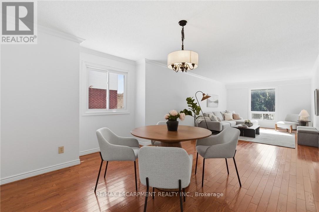 12 Sumner Crescent, Grimsby, Ontario  L3M 5E2 - Photo 7 - X12897354