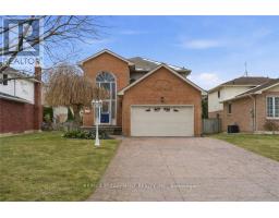 12 SUMNER CRESCENT, Grimsby, Ontario
