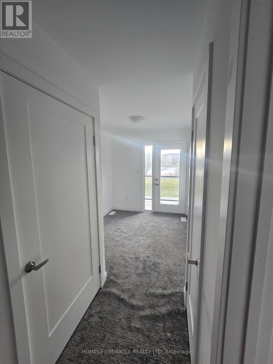 18 Marina Palace E, Welland, Ontario  L3B 0N7 - Photo 10 - X12897420