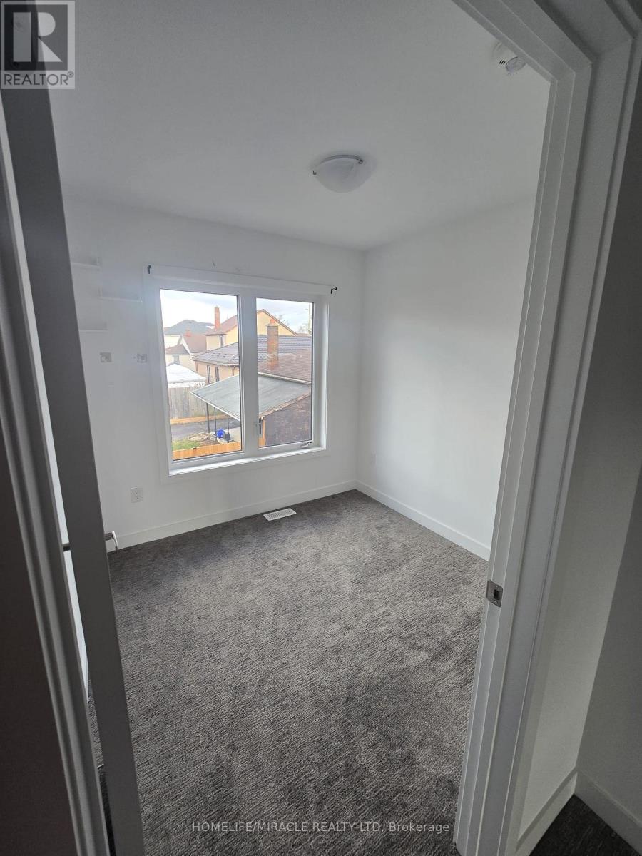 18 Marina Palace E, Welland, Ontario  L3B 0N7 - Photo 20 - X12897420