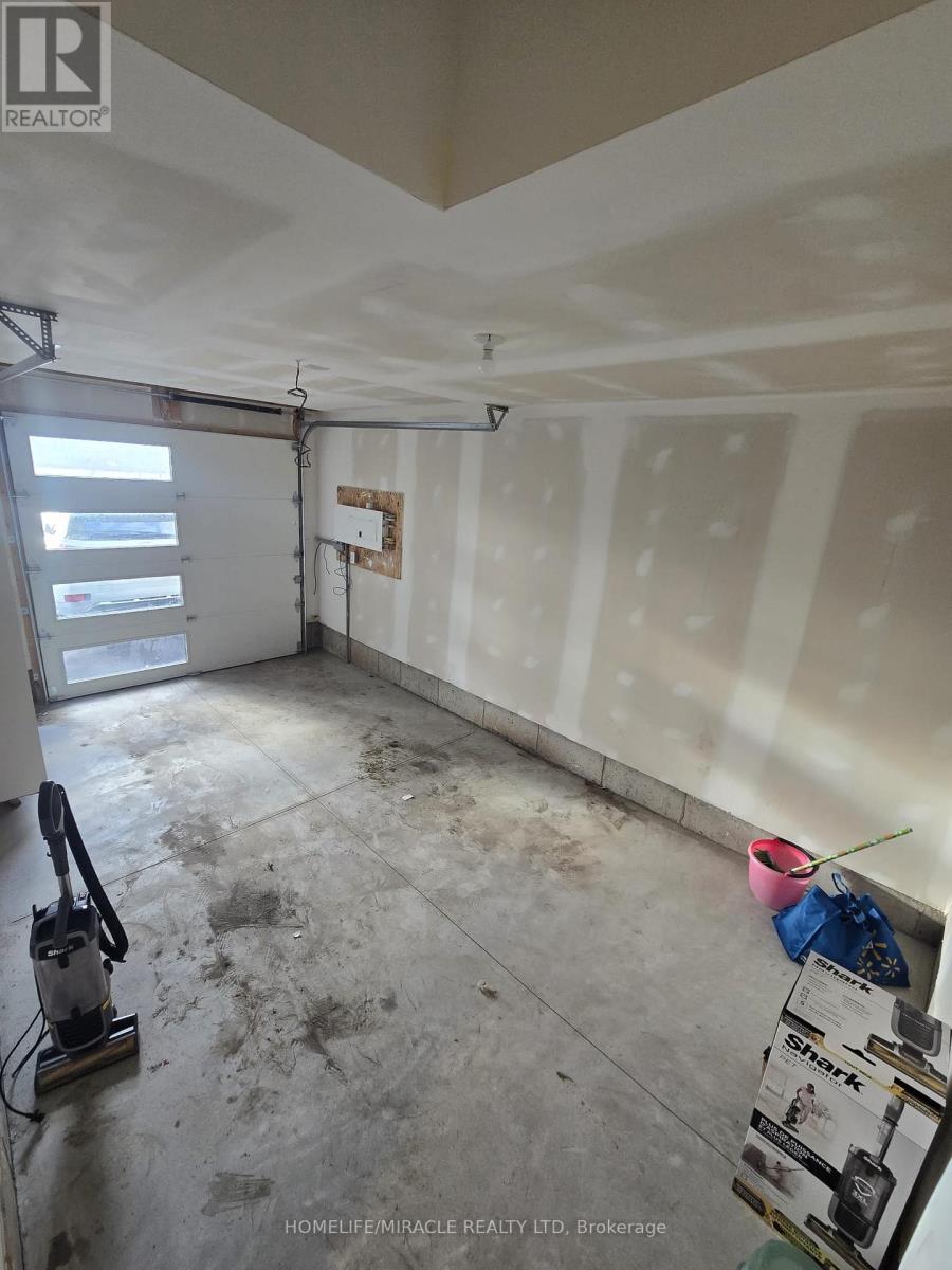 18 Marina Palace E, Welland, Ontario  L3B 0N7 - Photo 22 - X12897420