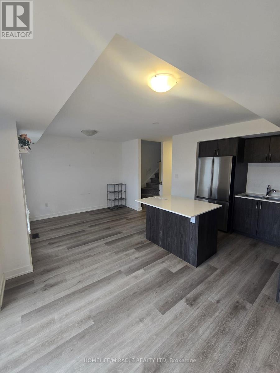 18 Marina Palace E, Welland, Ontario  L3B 0N7 - Photo 6 - X12897420