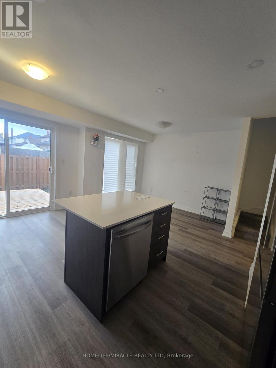 18 Marina Palace E, Welland, Ontario  L3B 0N7 - Photo 7 - X12897420