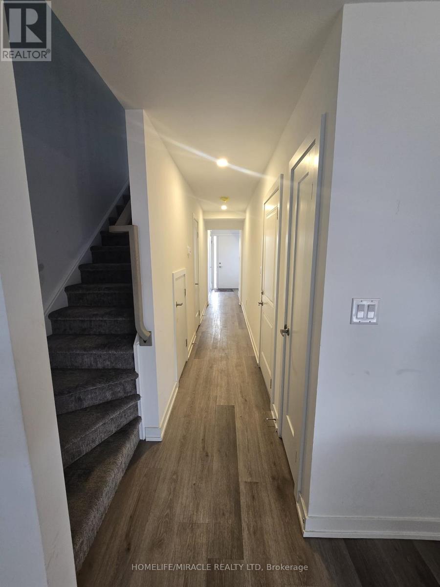 18 Marina Palace E, Welland, Ontario  L3B 0N7 - Photo 8 - X12897420