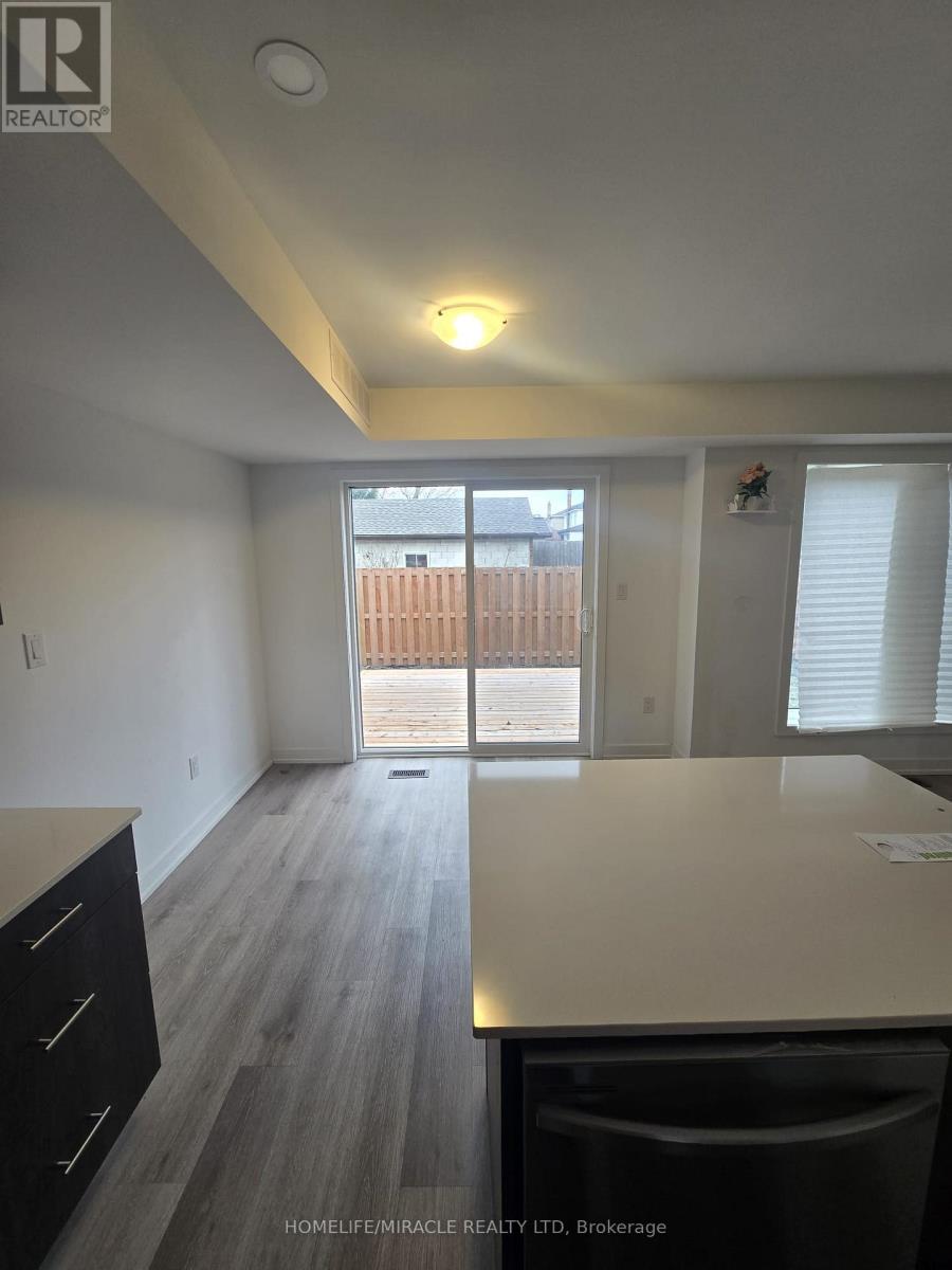 18 Marina Palace E, Welland, Ontario  L3B 0N7 - Photo 9 - X12897420