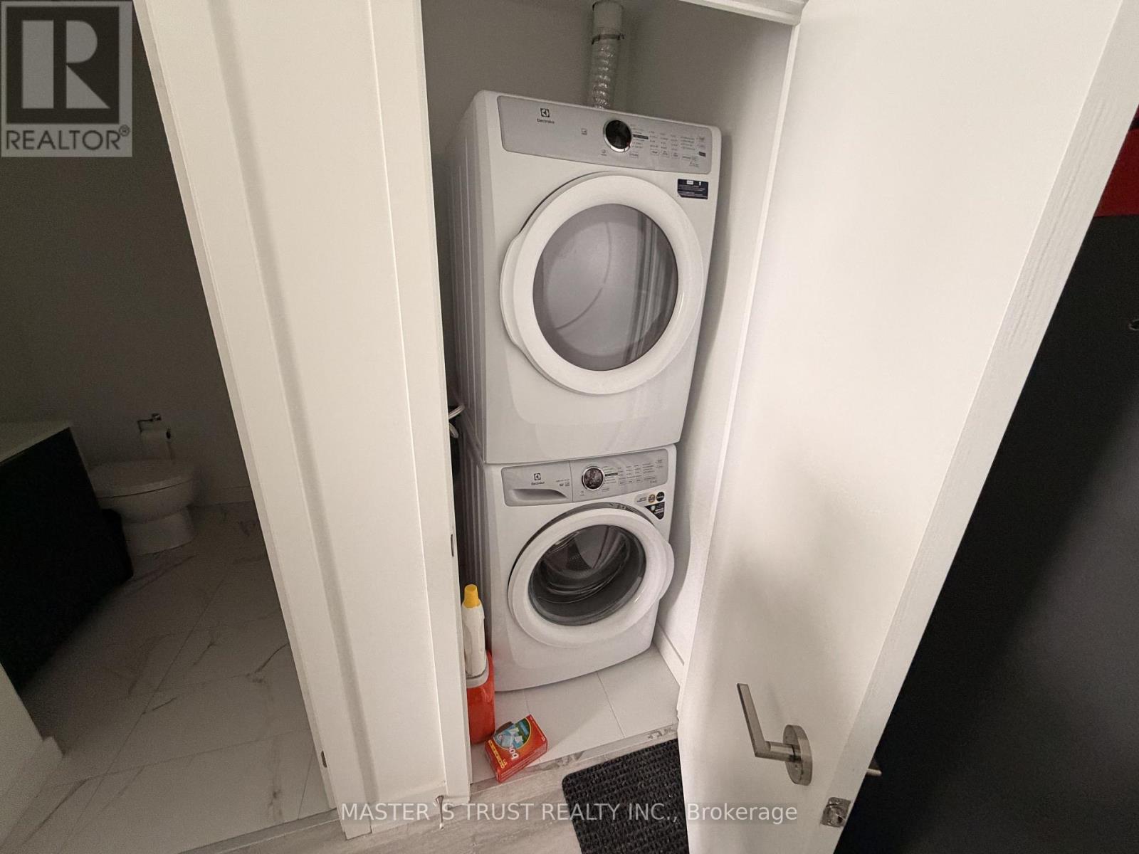 S908 - 8 Olympic Garden Drive, Toronto (Newtonbrook East), Ontario  M2M 0B9 - Photo 9 - C12814700