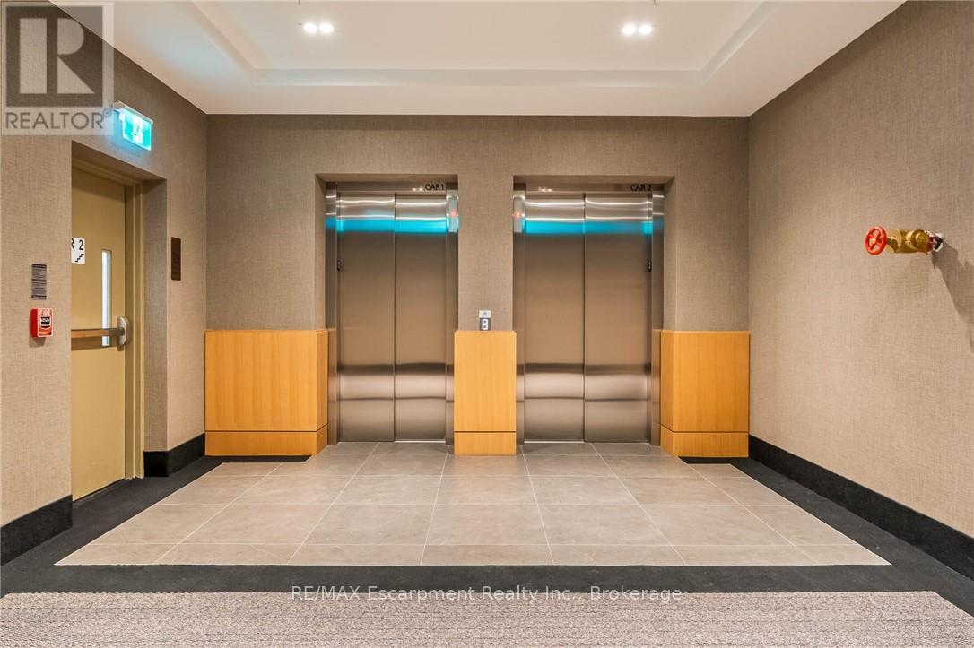 105 - 123 Maurice Drive, Oakville, Ontario  L6K 2W6 - Photo 12 - W12883006