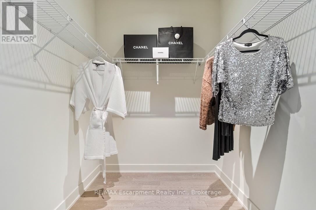 105 - 123 Maurice Drive, Oakville, Ontario  L6K 2W6 - Photo 35 - W12883006