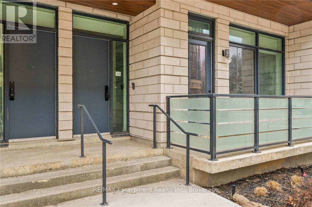 105 - 123 Maurice Drive, Oakville, Ontario  L6K 2W6 - Photo 3 - W12883006