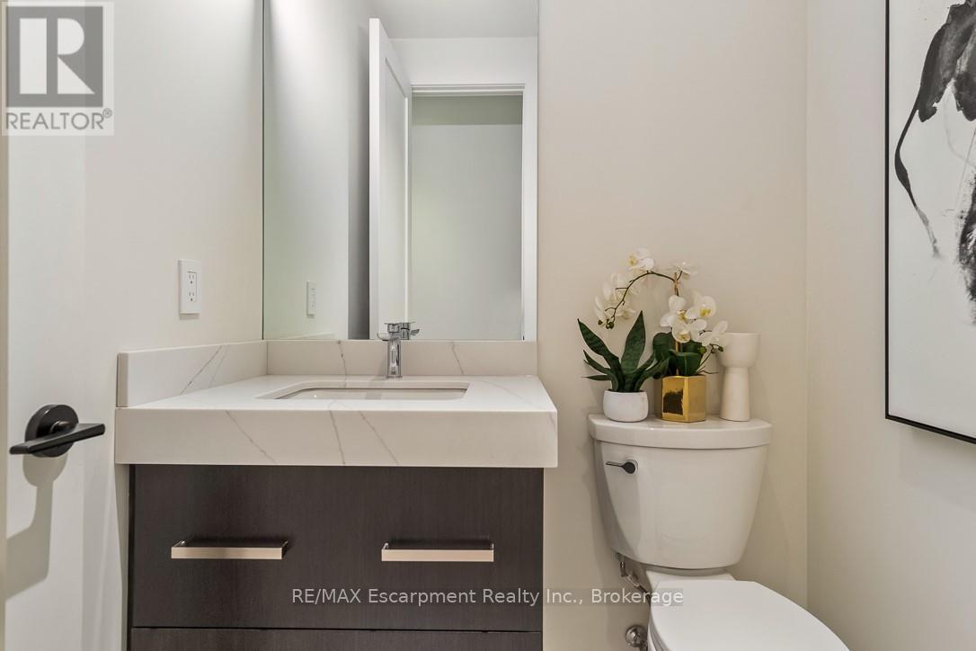 105 - 123 Maurice Drive, Oakville, Ontario  L6K 2W6 - Photo 29 - W12883006